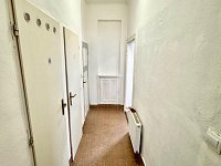 Pronájem RD s dvěma byty, průchozí garáží i dvorem se zahradou - Obrázek k zakázce č.: 724391