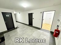Prodej výjimečného bytu 2+kk s okrasnou zahradou i parkovacím stáním - Obrázek k zakázce č.: 706906