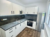 Modernizovaný byt 2+1 v Brně – Černovicích na ul. Húskova k dlouhodobému pronájmu (od 1. září)