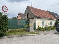 Prodej domu k demolici v obci Údolí u Nových Hradů - atraktivní pozemek.