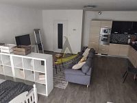 Pronájem velkého vybaveného bytu 1kk s balkonem v Jírovcově ulici - QYRI2379.JPG