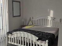 Pronájem velkého vybaveného bytu 1kk s balkonem v Jírovcově ulici