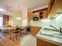 Pronájem 2 kk s balkonem a vlastním parkovacím stáním – Brno. - Zderadova_006.jpg