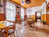 Prodej víceúčelového domu s bytem, penzionem a restaurací – Ražice u Písku - restaurace