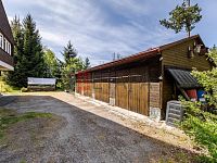 Prodej rekreačního areálu v Jihočeském kraji v okrese Jindřichův Hradec. - garáže