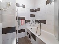 Prodej rekreačního areálu v Jihočeském kraji v okrese Jindřichův Hradec. - koupelna 2. NP