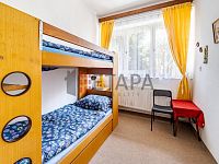 Prodej rekreačního areálu v Jihočeském kraji v okrese Jindřichův Hradec. - pokoj v 1. NP