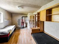 Prodej venkovského stavení s velkou zahradou ve Chvalkovicích v okrese Jindřichův Hradec. - druhý pokoj