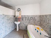 Prodej venkovského stavení s velkou zahradou ve Chvalkovicích v okrese Jindřichův Hradec. - koupelna