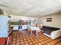 Prodej venkovského stavení s velkou zahradou ve Chvalkovicích v okrese Jindřichův Hradec. - kuchyně