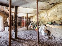 Prodej venkovského stavení s velkou zahradou ve Chvalkovicích v okrese Jindřichův Hradec. - maštal