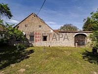 Prodej venkovského stavení s velkou zahradou ve Chvalkovicích v okrese Jindřichův Hradec. - nemovitost