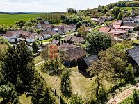 Prodej venkovského stavení s velkou zahradou ve Chvalkovicích v okrese Jindřichův Hradec. - nemovitost