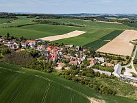 Prodej venkovského stavení s velkou zahradou ve Chvalkovicích v okrese Jindřichův Hradec. - umístění nemovitosti