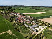 Prodej venkovského stavení s velkou zahradou ve Chvalkovicích v okrese Jindřichův Hradec. - umístění nemovitosti