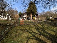 Prodej zděné chaty s velkou zahradou u Týna nad Vltavou.