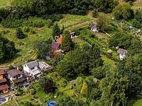 Prodej zděné chaty s velkou zahradou u Týna nad Vltavou. - chata s pozemkem