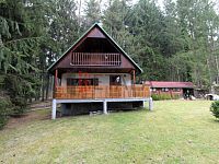 Pronájem zděné chaty se zahradou v osadě Lojzovy Paseky u Vodní nádrže Lipno.