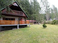 Pronájem zděné chaty se zahradou v osadě Lojzovy Paseky u Vodní nádrže Lipno. - chata s pozemkem