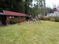 Pronájem zděné chaty se zahradou v osadě Lojzovy Paseky u Vodní nádrže Lipno. - dřevěná kolna