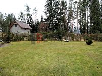 Pronájem zděné chaty se zahradou v osadě Lojzovy Paseky u Vodní nádrže Lipno. - zahrada