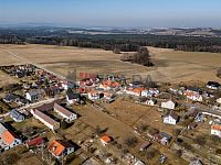 Prodej rodinného domu s dílnou a dvěma garážemi v obci Strážkovice. - dům a okolí