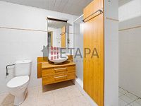 Prodej rodinného domu s dílnou a dvěma garážemi v obci Strážkovice. - koupelna