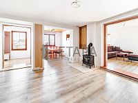 Prodej rodinného domu s dílnou a dvěma garážemi v obci Strážkovice. - kuchyně a obývací pokoj