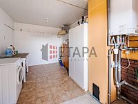 Prodej rodinného domu s dílnou a dvěma garážemi v obci Strážkovice. - technická místnost