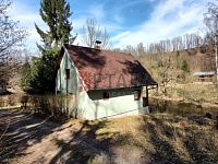 Prodej prostorné zděné chaty 3+1 s terasou v malebné lokalitě u obce Doudleby - chata