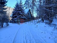 Prodej prostorné zděné chaty 3+1 s terasou v malebné lokalitě u obce Doudleby - chata v zimě