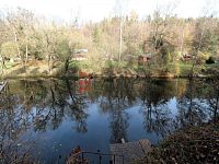 Prodej prostorné zděné chaty 3+1 s terasou v malebné lokalitě u obce Doudleby - pohled od chaty