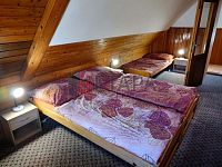 Prodej prostorné zděné chaty 3+1 s terasou v malebné lokalitě u obce Doudleby - první ložnice