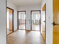 Prodej bytu 4+1 s lodžií v ulici Budovatelská v Trhových Svinech. - chodba bytu