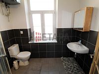 Pronájem bytu 1+1 v ulici Heydukova v Českých Budějovicích. - koupelna