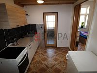 Pronájem bytu 1+1 v ulici Heydukova v Českých Budějovicích. - kuchyně