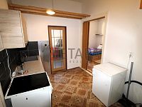 Pronájem bytu 1+1 v ulici Heydukova v Českých Budějovicích. - kuchyně