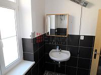 Pronájem bytu 1+1 v ulici Heydukova v Českých Budějovicích. - koupelna