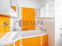 Prodej rodinného domu v Borovnici u Českých Budějovic. - koupelna v patře