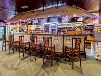 Prodej 100% podílu v s. r. o. s budovou v Českých Budějovicích. - bar