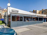 Prodej 100% podílu v s. r. o. s budovou v Českých Budějovicích. - budova s terasou