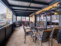 Prodej 100% podílu v s. r. o. s budovou v Českých Budějovicích. - terasa