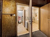 Prodej 100% podílu v s. r. o. s budovou v Českých Budějovicích. - toalety