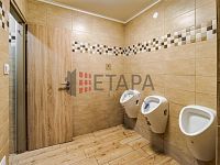 Prodej 100% podílu v s. r. o. s budovou v Českých Budějovicích. - toalety