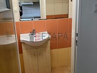 Pronájem rekonstruovaného bytu 2kk ve zděném domě v ul.Skuherského v Českých Budějovicích - 7BBBC536-950F-407F-B5C5-AAF743A383A1.JPG