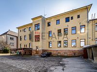 Prodej bytu 2+1 v ulici Husova ve Strakonicích. - bytový dům