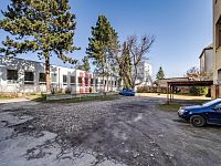 Prodej bytu 2+1 v ulici Husova ve Strakonicích. - pozemek za domem