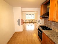 Pronájem bytu 2+1 v ulici Čéčova v Českých Budějovicích. - kuchyně a obývací pokoj