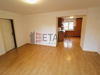 Pronájem bytu 2+1 v ulici Čéčova v Českých Budějovicích. - obývací pokoj s kuchyní