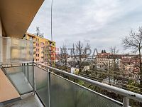 Prodej bytu 3+1 s balkónem v ulici L. M. Pařízka v Českých Budějovicích. - balkón